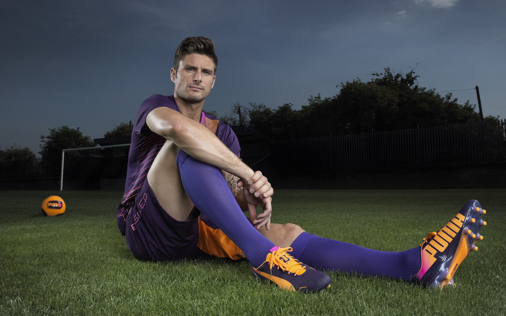 曼联的失利：滕哈格的换人调整引争议，滕哈格执教风格